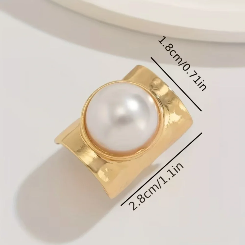 NEW Elegant Gold Pearl Ring. (A2-82)